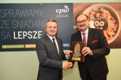 Z Mikołajem Bogdanowiczem, wojewodą kujawsko-pomorskim, podczas podsumowania roku w Cereal Partners Poland Toruń-Pacific, grudzień 2017