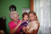 Nina z Babcią i Prababcią, lato 2008