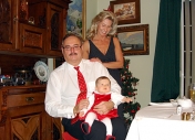Dziadkowie razem z naszym oczkiem w głowie - wnuczką Niną Melanią, wigilia Bożego Narodzenia 2006